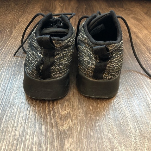 Nike Air Max Thea Black & Gold Jcrd Sneakers - Picture 5 of 8